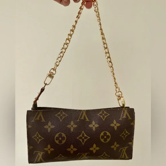 LOUIS VUITTON POUCHETTE - Picture 7 of 7